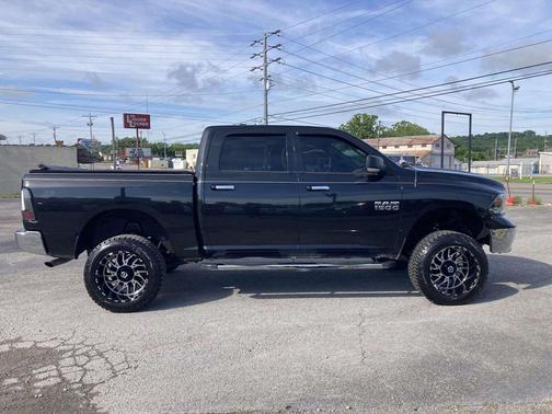 Brilliant Black Crystal Pearlcoat 2016 RAM 1500 Big Horn