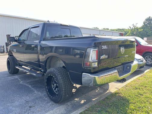 Brilliant Black Crystal Pearlcoat 2016 RAM 1500 Big Horn