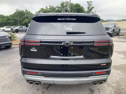 Mosaic Black Metallic 2026 Chevrolet Traverse AWD Z71