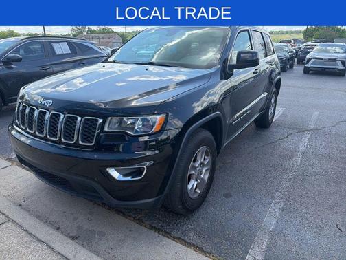 Diamond Black Crystal Pearlcoat 2017 Jeep Grand Cherokee Laredo