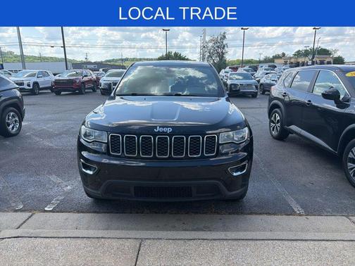 Diamond Black Crystal Pearlcoat 2017 Jeep Grand Cherokee Laredo