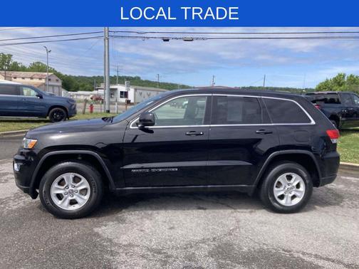 Diamond Black Crystal Pearlcoat 2017 Jeep Grand Cherokee Laredo