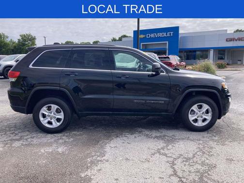 Diamond Black Crystal Pearlcoat 2017 Jeep Grand Cherokee Laredo