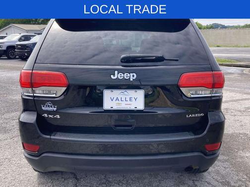 Diamond Black Crystal Pearlcoat 2017 Jeep Grand Cherokee Laredo