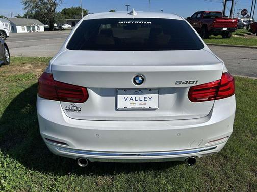 Mineral White Metallic 2018 BMW 340 340i