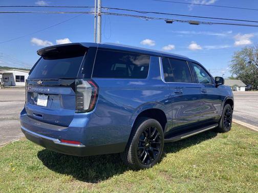 Lakeshore Blue Metallic 2026 Chevrolet Suburban LT