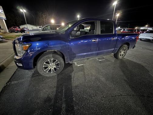2021 Nissan Titan SV