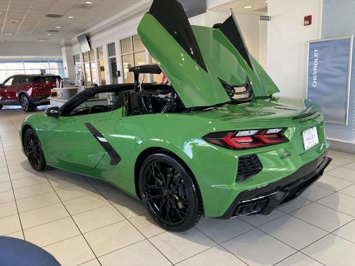 Roswell Green Metallic 2026 Chevrolet Corvette Stingray w/3LT