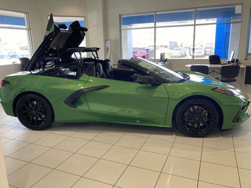 Roswell Green Metallic 2026 Chevrolet Corvette Stingray w/3LT