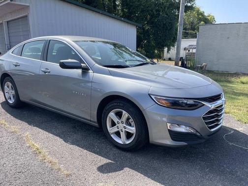 Sterling Gray Metallic 2024 Chevrolet Malibu FWD 1LT
