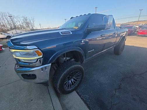 2019 RAM 3500 Laramie Crew Cab 4x4 6'4' Box