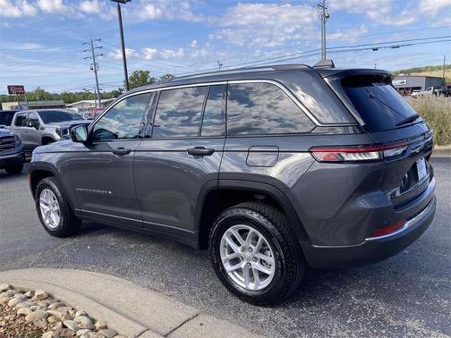 2023 Jeep Grand Cherokee Laredo