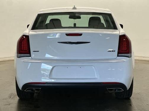 2021 Chrysler 300 Touring