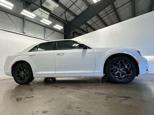 2021 Chrysler 300 Touring