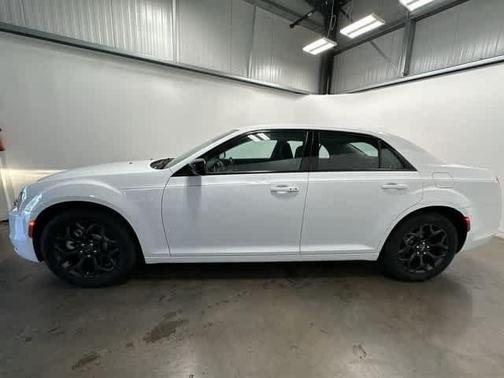2021 Chrysler 300 Touring