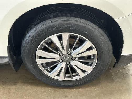 2017 Nissan Pathfinder SL