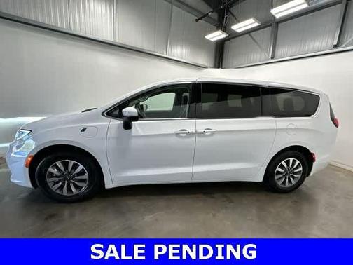 2023 Chrysler Pacifica Hybrid Touring L