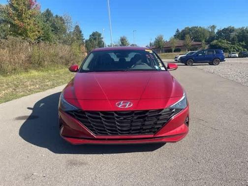 2023 Hyundai ELANTRA SE