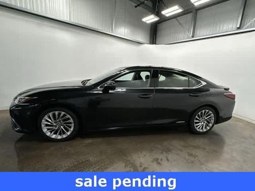 2019 Lexus ES 300h Luxury