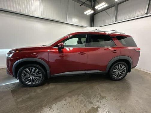 2022 Nissan Pathfinder SL 4WD