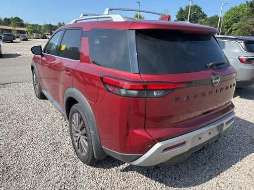 2022 Nissan Pathfinder SL 4WD