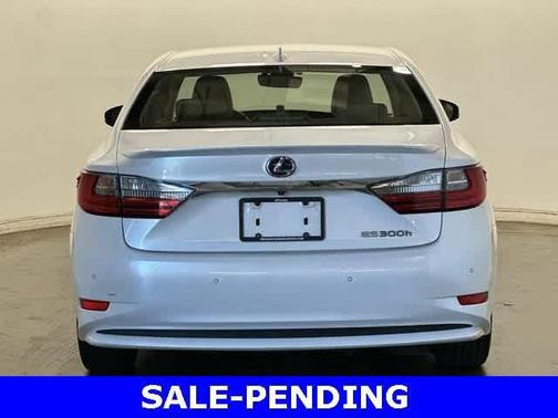 2016 Lexus ES 300h Base