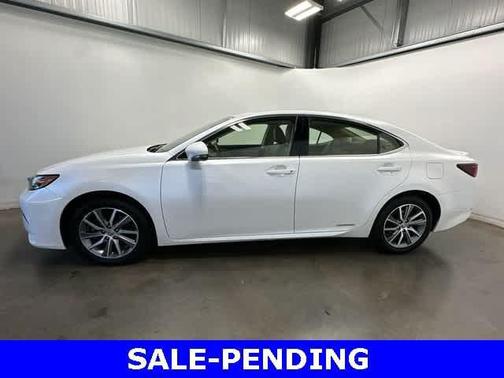 2016 Lexus ES 300h Base