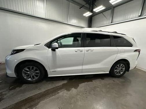 2021 Toyota Sienna XLE 7 Passenger
