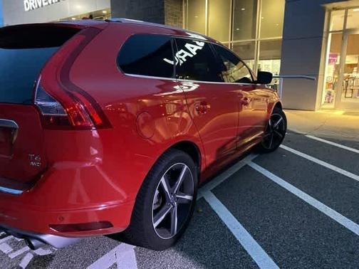 2016 Volvo XC60 T6 Drive-E R-Design