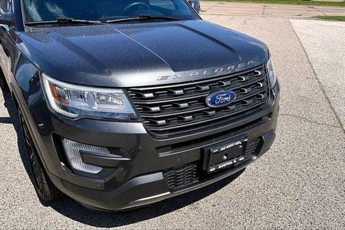 Magnetic 2017 Ford Explorer XLT