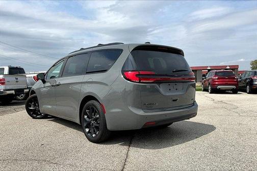 2023 Chrysler Pacifica Touring-L