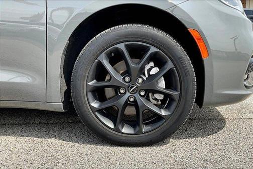 2023 Chrysler Pacifica Touring-L