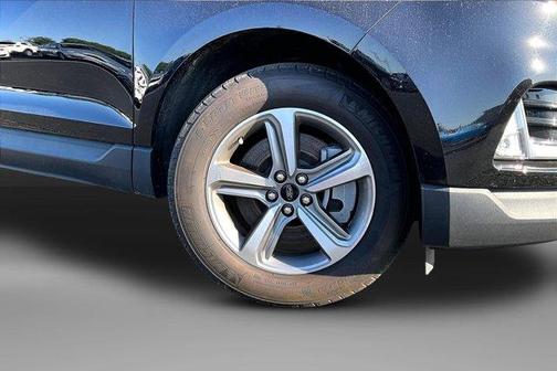 Black Metallic 2024 Ford Edge SEL