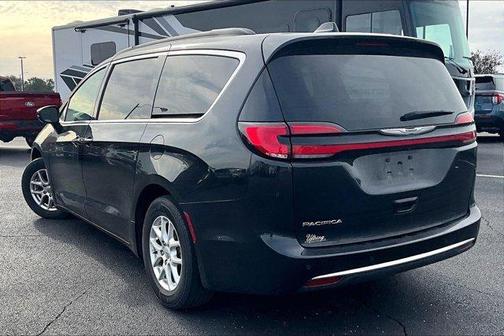 Brilliant Black Crystal Pearlcoat 2022 Chrysler Pacifica Touring-L