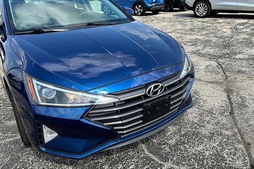 2019 Hyundai ELANTRA SE