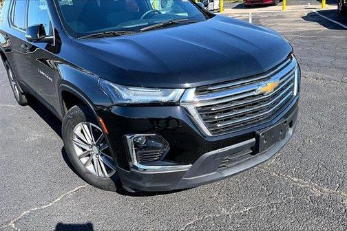 Mosaic Black Metallic 2023 Chevrolet Traverse LT Cloth
