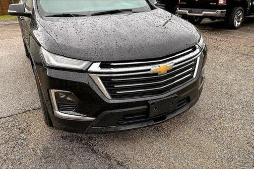 Mosaic Black Metallic 2023 Chevrolet Traverse LT Cloth