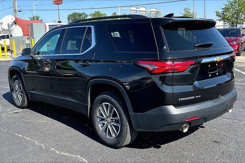 Mosaic Black Metallic 2023 Chevrolet Traverse LT Cloth