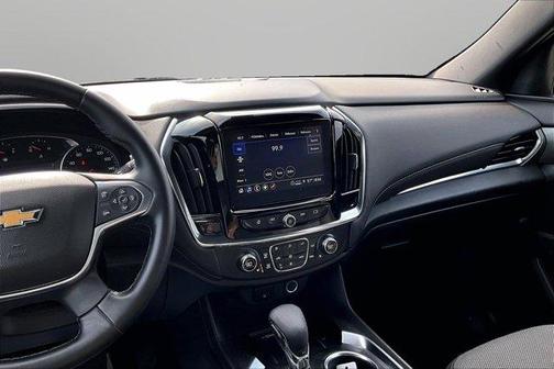 Mosaic Black Metallic 2023 Chevrolet Traverse LT Cloth