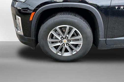 Mosaic Black Metallic 2023 Chevrolet Traverse LT Cloth