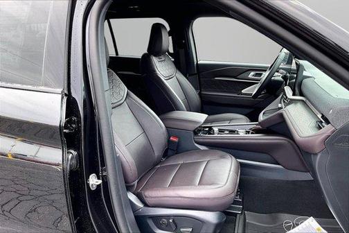 Agate Black Metallic 2026 Ford Explorer Platinum