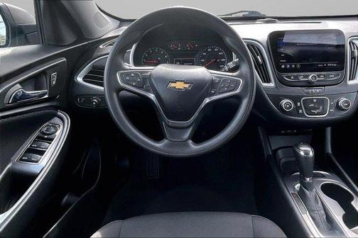 Silver Ice Metallic 2020 Chevrolet Malibu 1LS