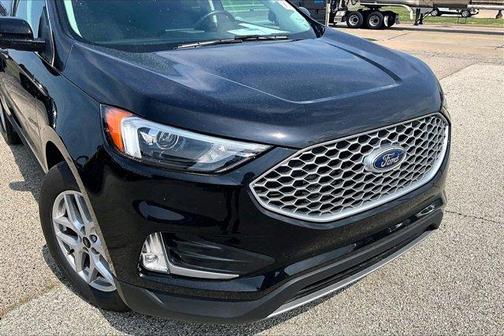 Black Metallic 2024 Ford Edge SEL