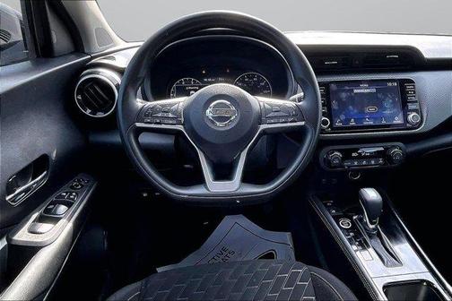 Super Black 2021 Nissan Kicks SV