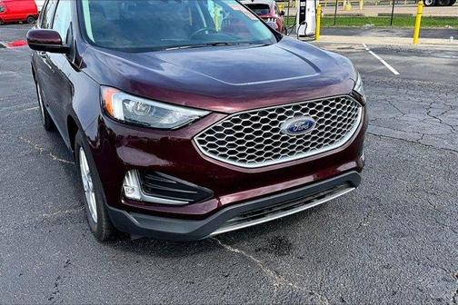 Burgundy 2023 Ford Edge SEL