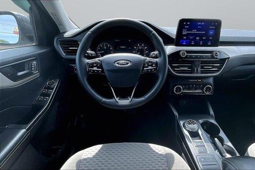Silver Metallic 2022 Ford Escape SE