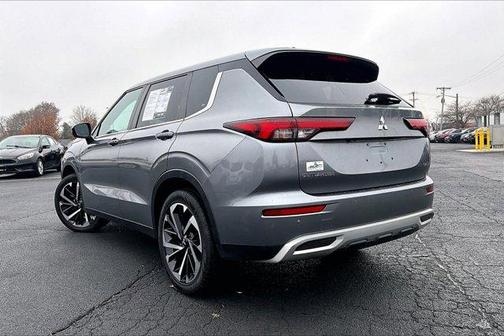 2022 Mitsubishi Outlander SE