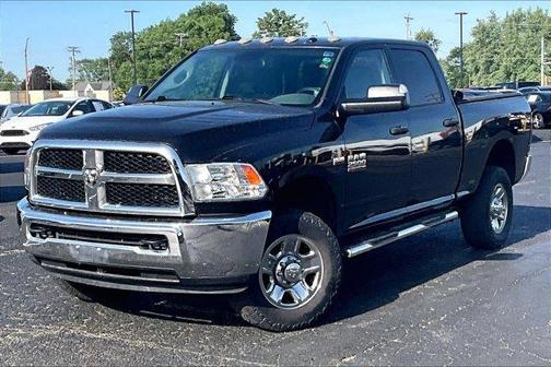 Brilliant Black Crystal Pearlcoat 2017 RAM 2500 Tradesman