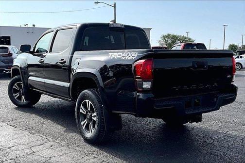Midnight Black Metallic 2019 Toyota Tacoma TRD Sport