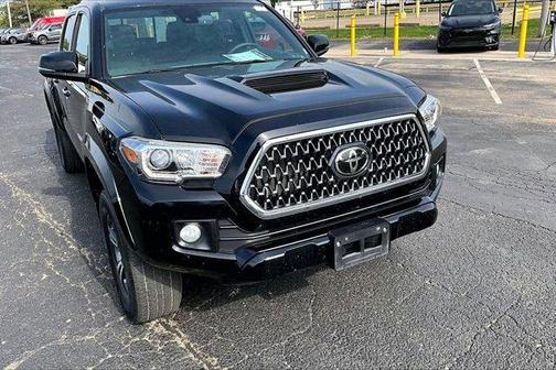 Midnight Black Metallic 2019 Toyota Tacoma TRD Sport